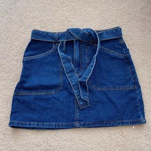 Denim skirt with tie